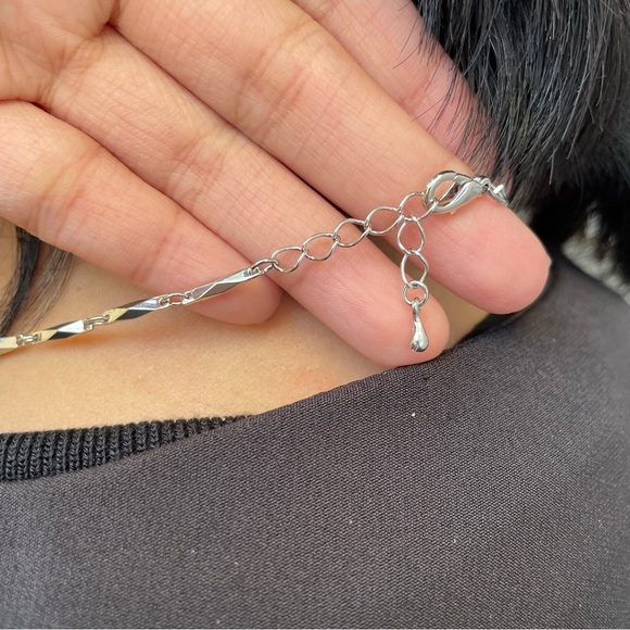 3-Pearl Pendant Necklace - Picture 2 of 4